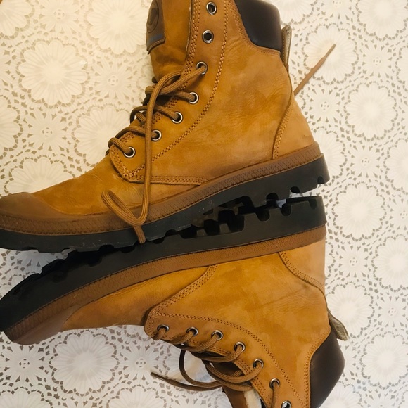 Almost new Palladium’s Heavy duty fur Winter boots - Picture 9 of 9